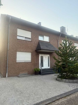 Sichere Wohnung in 47228 Duisburg-Trompet, Moers, 15km von Düsseldorf, 400m Trompet Bf Balkon Garage