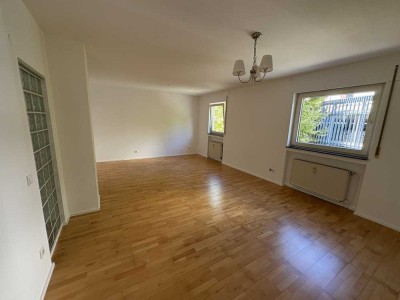 Frisch Renoviert - 2 Zimmer Küche Bad/WC - Wohnung im Herzen Bensheims.