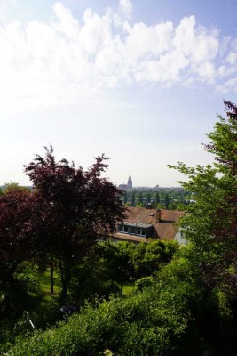 Neuwertige 4-1/ 2 Zimmer -Wohnung mit 2 Balkonen und Einbauküche in Regensburg