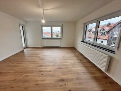 Erstbezug nach Kernsanierung: Schöne 3-Zimmer-Wohnung mit Einbauküche und Balkon