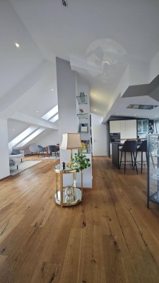 Klimatisierte Dachgeschosswohnung mit Terrasse