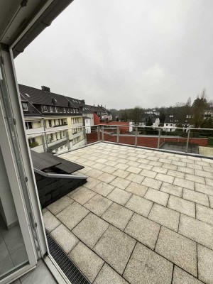 Neuwertige 4-Zimmer-Maisonette-Wohnung grosser Dachterrasse in Essen Stadtwald