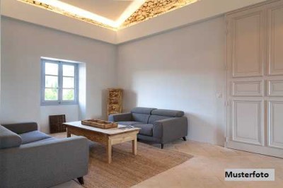 Wohnen mit Stil – Villenartiges Einfamilienhaus mit Balkon und sonniger Terrasse