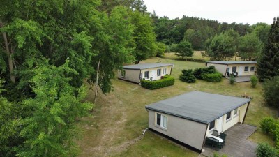 Ferienanlage mit 3 Häusern in Zislow am Waldrand
