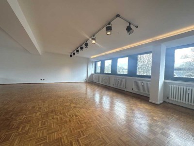 Renovierte ,Stilvolle 3-Zimmer-Wohnung im Zentrum von Bad Godesberg - Aufzug ,Barierrefrei mit EBK