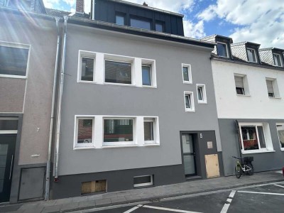 Erstvermietung: Top-Sanierte Maisonettewohnung in ruhiger Innenstadlage fußläufig zum Rhein