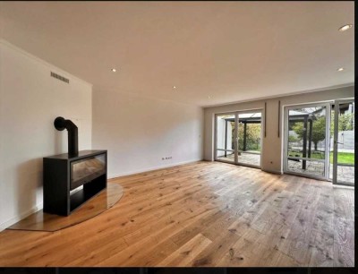 Junges Familienparadies auf Zeit - Spielplatz und Spielstraße vor der Eingangstüre