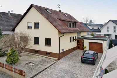 Modernisiertes und sehr gepflegtes Zweifamilienhaus mit großem Garten in ruhiger Wohnlage