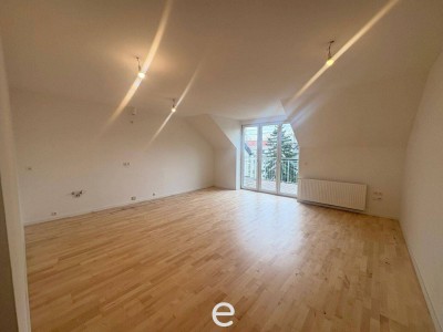 Wohnfeeling im Altbau-Stil - DG-Wohnung in Linz, saniert und sofort verfügbar!