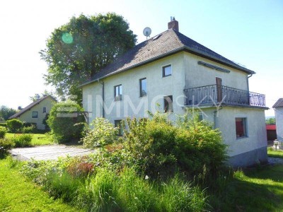 FAMILIENDOMIZIL MIT POTENTIAL - 2 WOHNEINHEITEN, 2 GARAGEN,