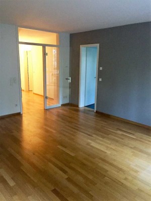 Befristet: Schöne 2,5-Zimmer-Wohnung im 1. OG in der Ismaninger Straße (Bogenhausen)