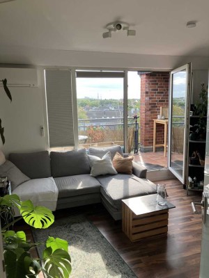 Sonnendurchflutete Wohnung mit Blick auf die Skihalle