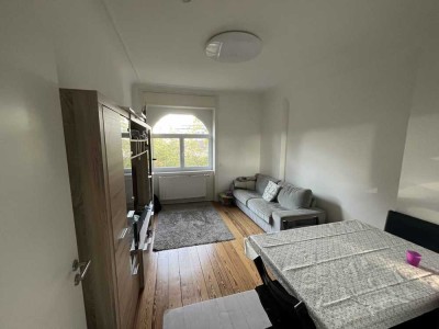 3-Zimmer-Altbauwohnung mit separater Einheit im Zwischengeschoss – modernisiert