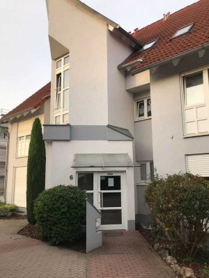 Vollständig renovierte 2,5-Zimmer Maisonette-Wohnung mit Loggia und EBK in Worms