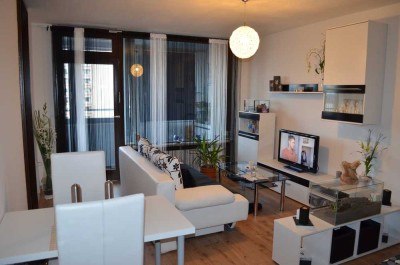 ***Möblierte  1-ZKB-Wohnung mit verglastem Balkon + Einbauküche im 15.OG, toller Ausblick***