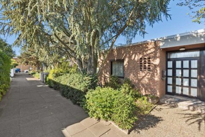 Klassischer Bungalow mit Patio-Garten und Garage in Anderten