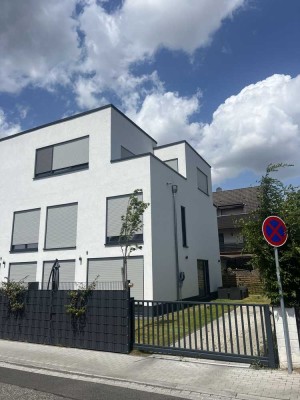 Großzügige 5-Zimmer-Gartenwohnung im Haus-Stil mit Wallbox & Hobbyraum – Maintal