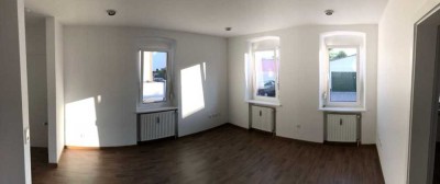 Kleine renovierte 2-Zimmer-Hochparterre-Wohnung mit EBK in Worms