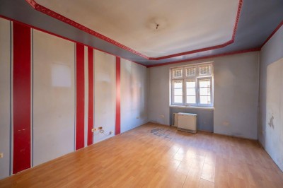 ++NEU++ Ruhige 2-Zimmer Altbau-Wohnung (sanierungsbedürftig) mit getrennter Küche, viel Umbau-Potenzial!