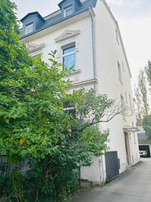 Traumhafte Altbauwohnung mit Stuckdecken, Vorgarten, 3 Schlafzimmern  in Top-Lage am Herrngarten