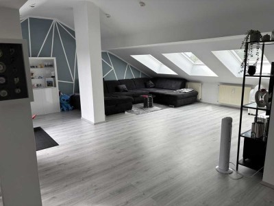 Moderne 2-Raum-DG-Wohnung  mit Terrasse