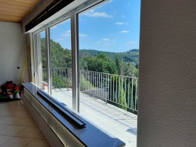 Geschmackvolle 3,5-Zimmer-Erdgeschosswohnung mit EBK in 51429 Bergisch Gladbach