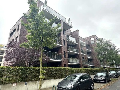 Stadtwerder: Komfortable und moderne 3 Zi. Wohnung m. Balkon, Parkett, 2 TG Stellpl. teilmöbliert