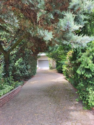 *Bungalow mit Ausbaupotenzial in ruhiger Toplage von Obertshausen – 926 m² Grundstück!*