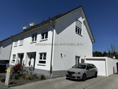 Neuwertige Doppelhaushälfte mit großer Garage und zusätzlichem Abstellraum
