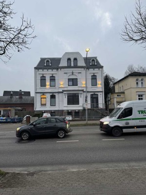 Geschmackvolle, vollständig renovierte 2-Raum-Hochparterre-Wohnung mit EBK in Itzehoe