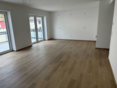 Moderne, energieeffiziente Neubauwohnung mit Balkon