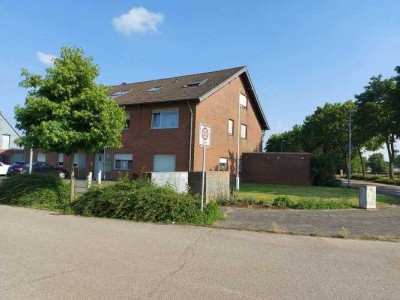 Charmante Dachgeschosswohnung mit Garten und Stellplatz – ab 31.08.2025 frei