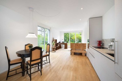 Lichterfüllte, wertige 2-Zi.-Gartenwohnung mit zwei Terrassen, direkt an der Würm, von HIM-Villenbau