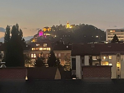 SCHLOSSBERGBLICK - ALTBAUFLAIR - ZENTRUMSLAGE