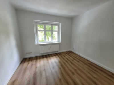 // Frisch renoviert - 2 Zimmer - Tageslichtbad - Bezug ab sofort möglich //