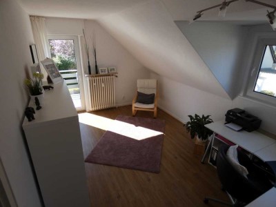 Modernisierte 3-Zimmer-DG-Wohnung mit Balkon und EBK in Wachtberg