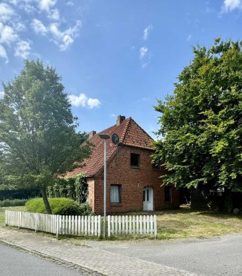 TRAUMHAFTE LAGE! Großzügiger Resthof mit Hauskoppel in Nordhastedt/Fiel!