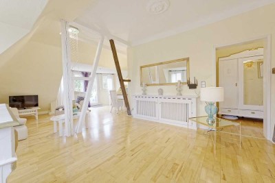 lichtdurchfl.  Maisonettewohnung in Jugendstilvilla inmitten eines parkartig angelegten Grundstückes