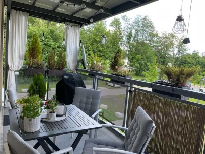 Lichtdurchflutete Wohnung mit zwei Zimmern sowie Balkon und EBK in Augsburg