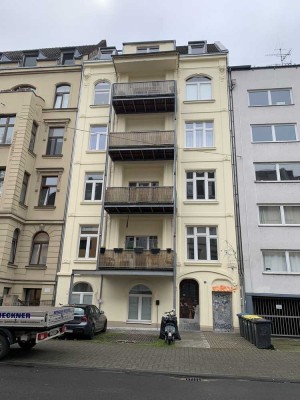 sanierte 3 Zimmer Altbauwohnung mit Balkon, Nähe Rathenauplatz