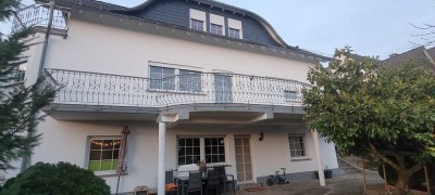 Luxuriöses 9-Zimmer Haus in Hünstetten mit Garage, Baujahr 1996