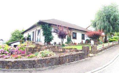 Einfamilienhaus mit einem Idyllischen Garten in Reichartshausen