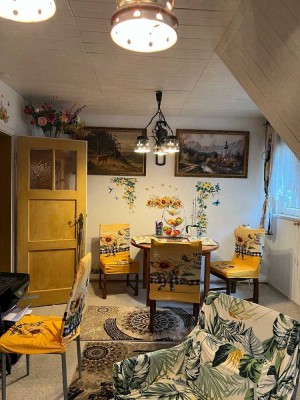 Einladende Doppelhaushälfte in idyllischer Lage auf großzügigem 800 m² Grundstück.