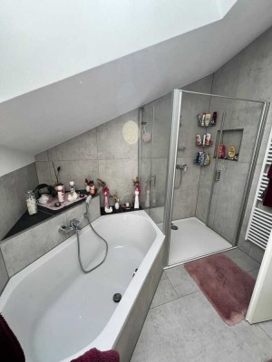 Attraktive 4-Zimmer-Dachgeschosswohnung mit Balkon in Bergtheim
