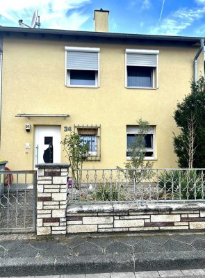 Ihr Familientraum mit Garten, Balkon und 2 Garagen in einer ruhigen Wohngegend