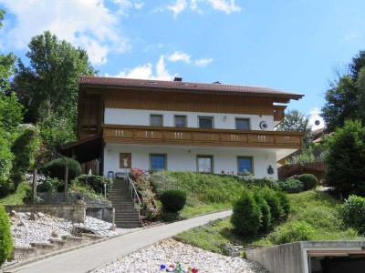 Zweifamilien-Landhaus mit ELW in absolut ruhiger Höhenlage mit Ausblick in Bodenmais