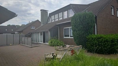 Erdgeschosswohnung mit großem sonnigen Garten im Dichterviertel !!!