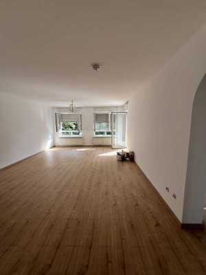 Stilvolle, sanierte 3-Zimmer-Hochparterre-Wohnung mit gehobener Innenausstattung in Hanau-Großauheim