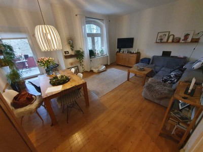 Gepflegte 2,5 Zimmer Wohnung mit EBK in verkehrsgünstiger Lage