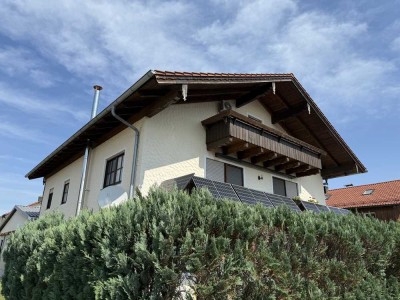 Charmante Dachgeschosswohnung mit Südbalkon in ruhiger Lage von Fridolfing!